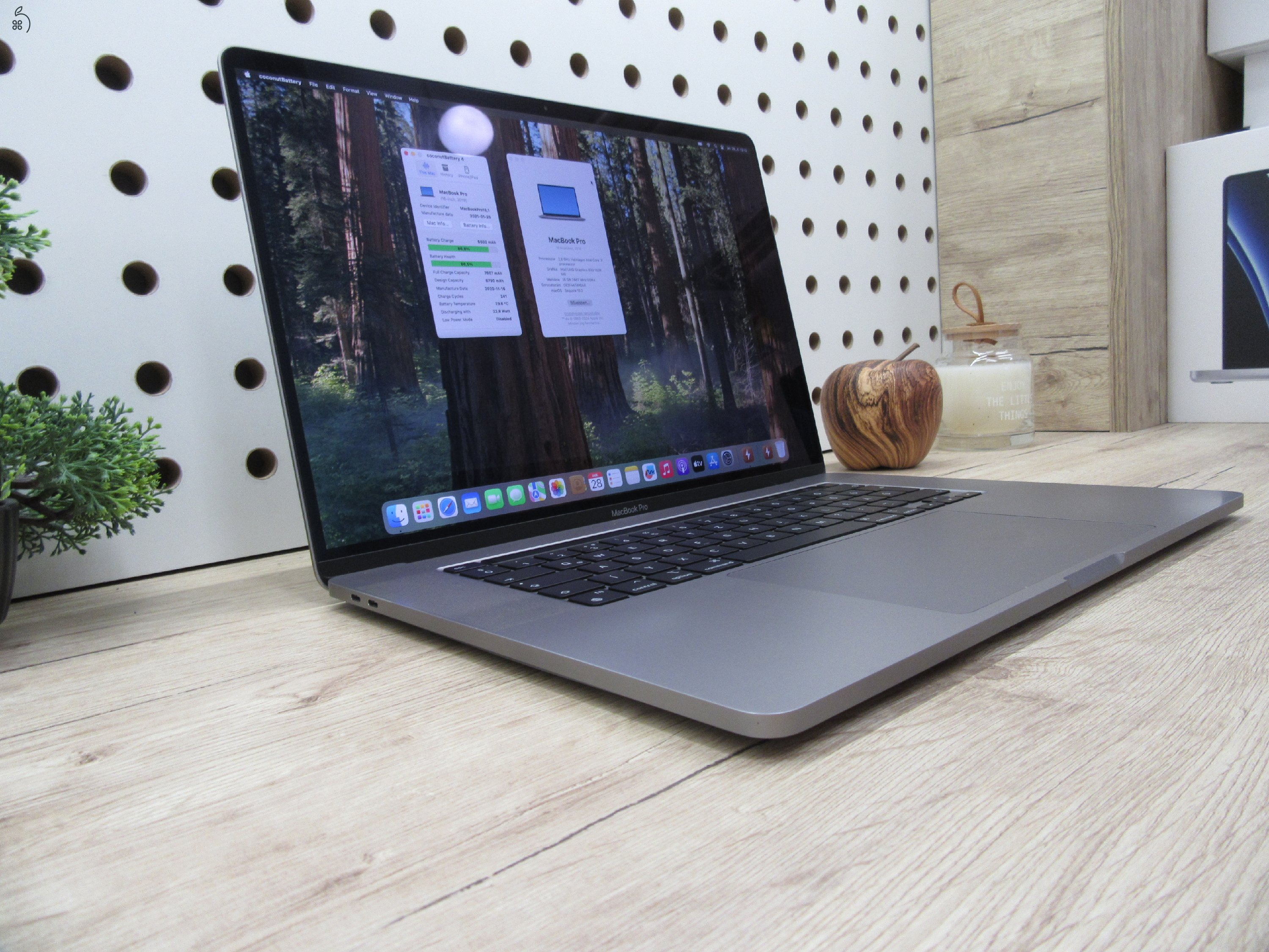 Apple Retina Macbook Pro 16 Touchbar - 2019 - Használt, megkímélt