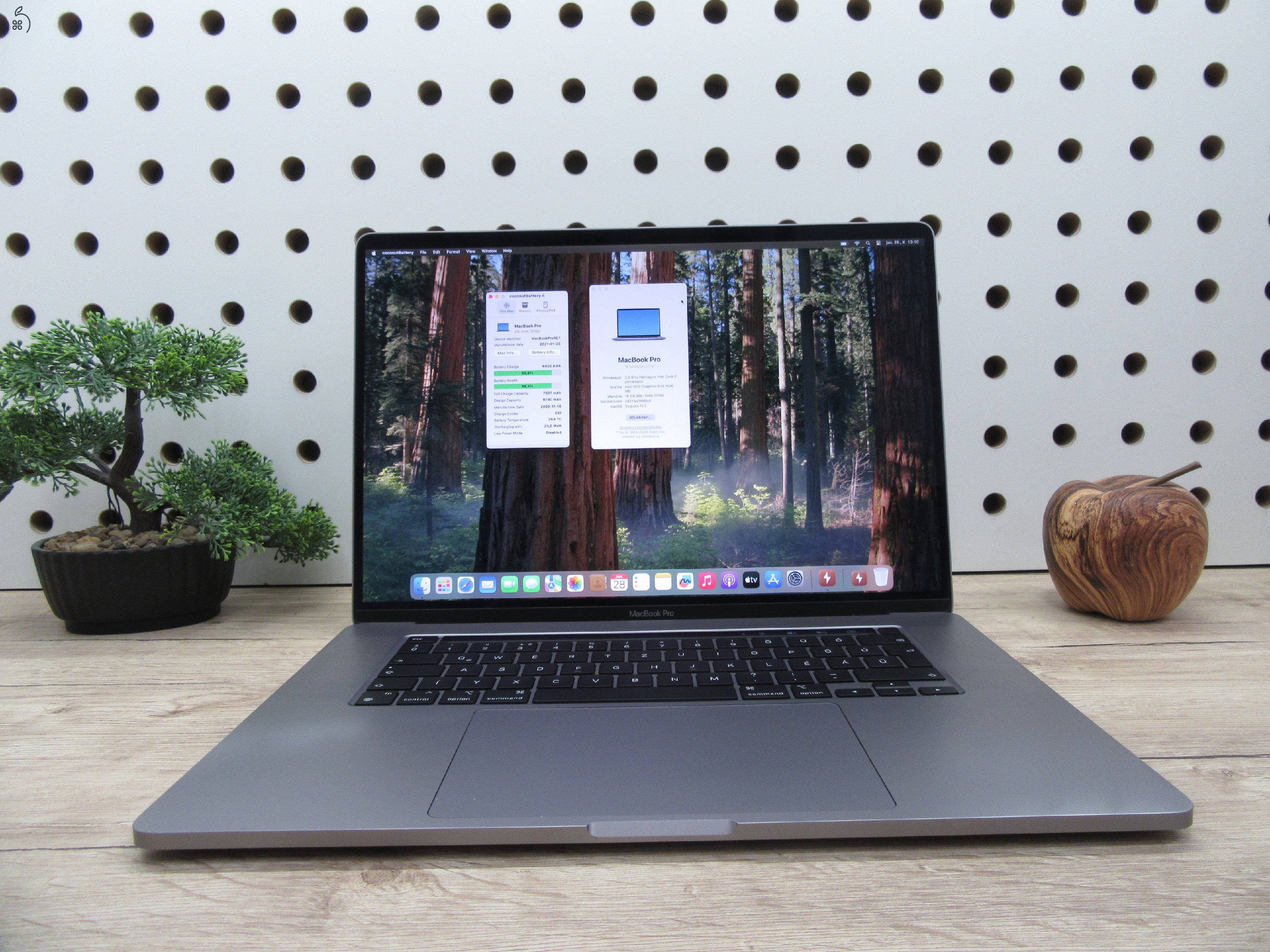 Apple Retina Macbook Pro 16 Touchbar - 2019 - Használt, megkímélt