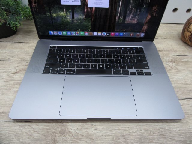  Apple Retina Macbook Pro 16 Touchbar - 2019 - Használt, megkímélt 