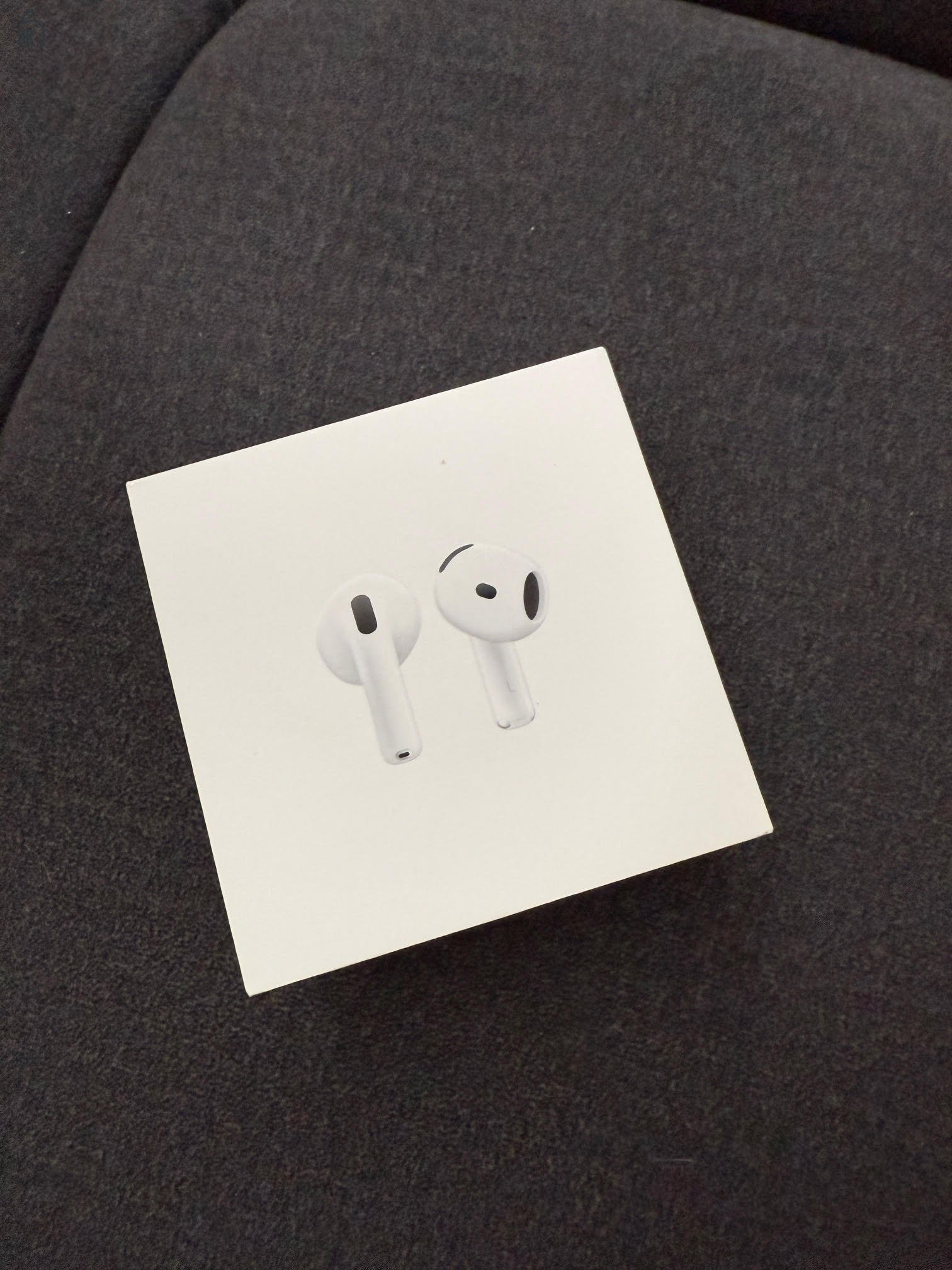 APPLE AirPods 4, vezetékes type-C töltőtokkal ÚJ Garanciával 2025 decemberig!