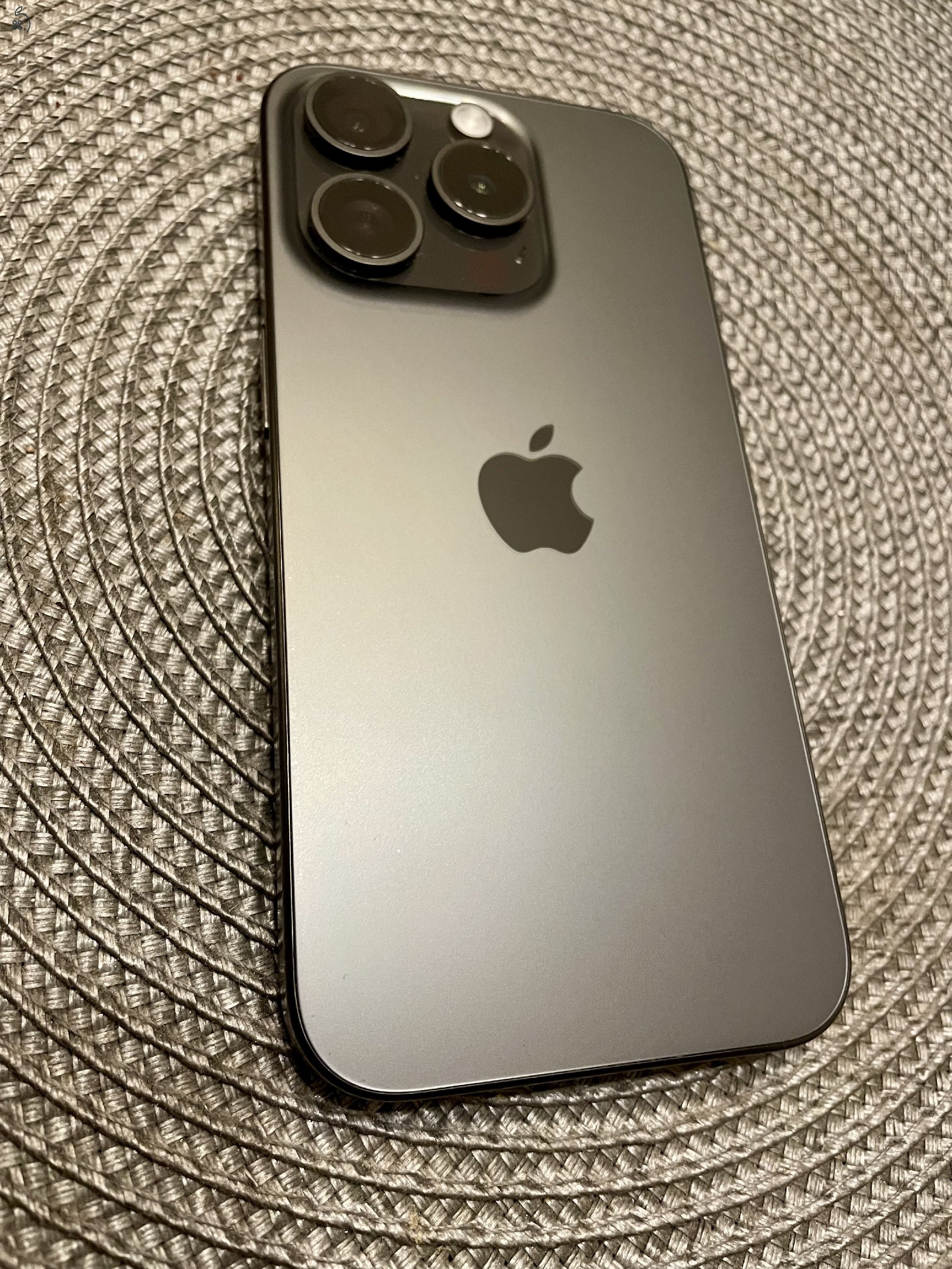 Fekete iPhone 15 pro eladó