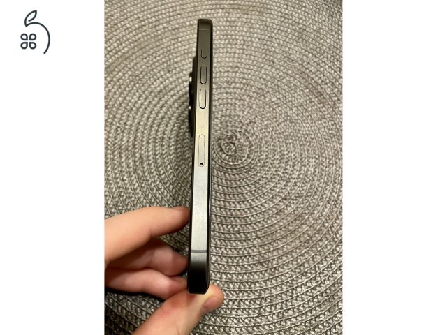 Fekete iPhone 15 pro eladó