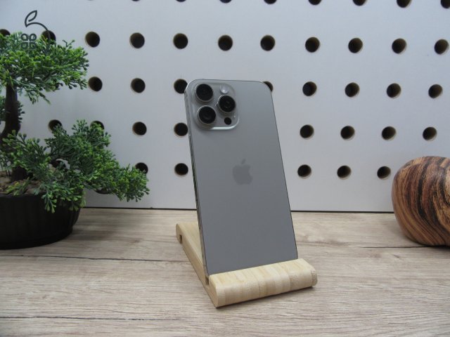 Apple iPhone 16 Pro Max - Natural Titanium - Használt, karcmentes