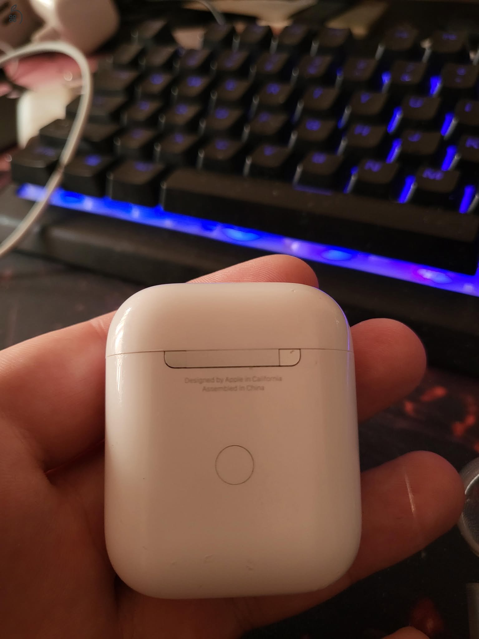 UTOLSÓ ÁR! AirPods 2 Vezetéknélküli töltőtok+baloldal