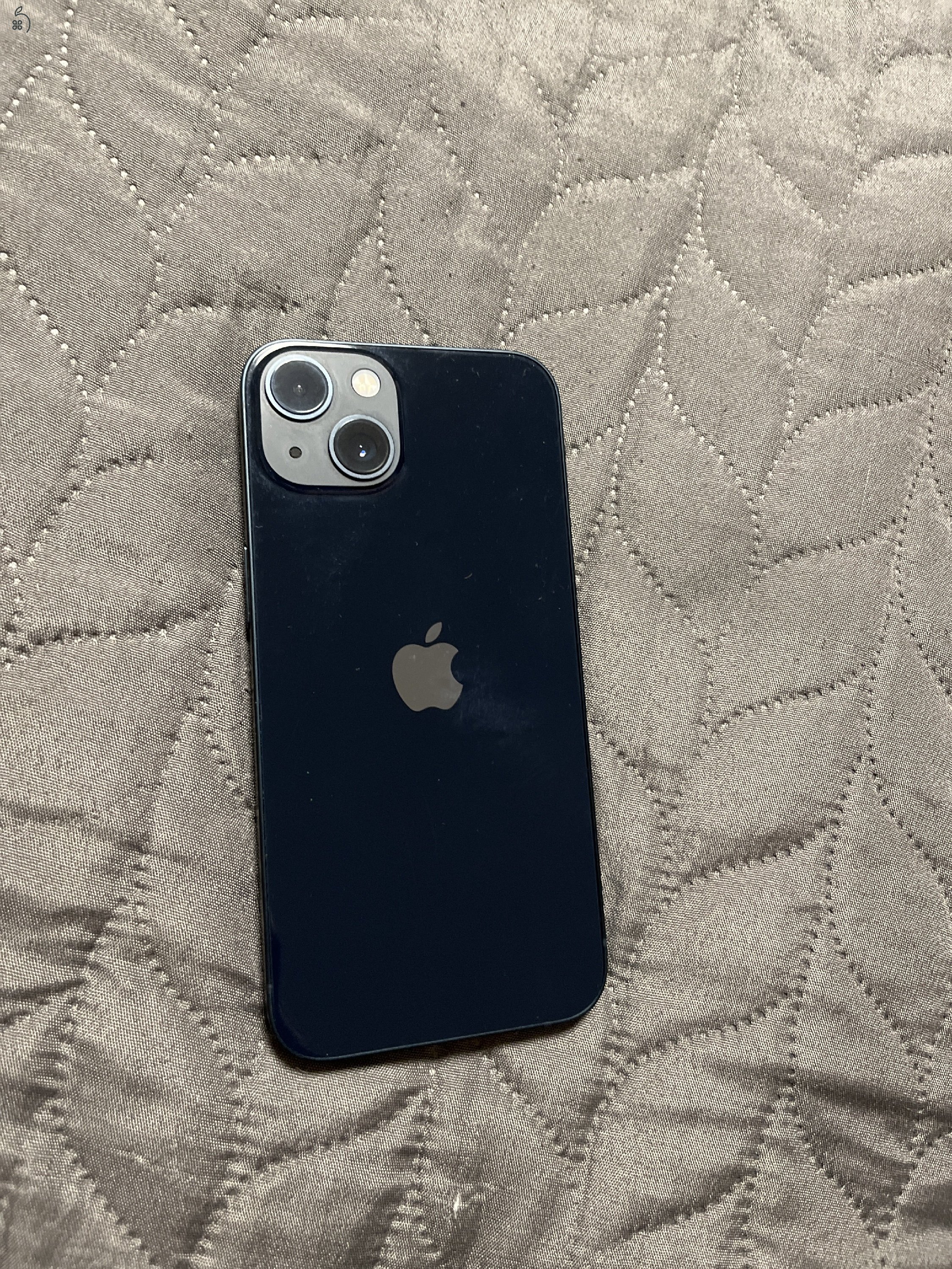 Éjkék iPhone 13