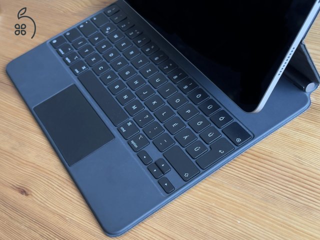 Apple Magic Keyboard (magyar) 12.9-inches iPad Pro (4/5/6)-hoz