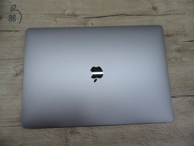 Apple Retina Macbook Pro 16 - 2019 - Használt, megkímélt