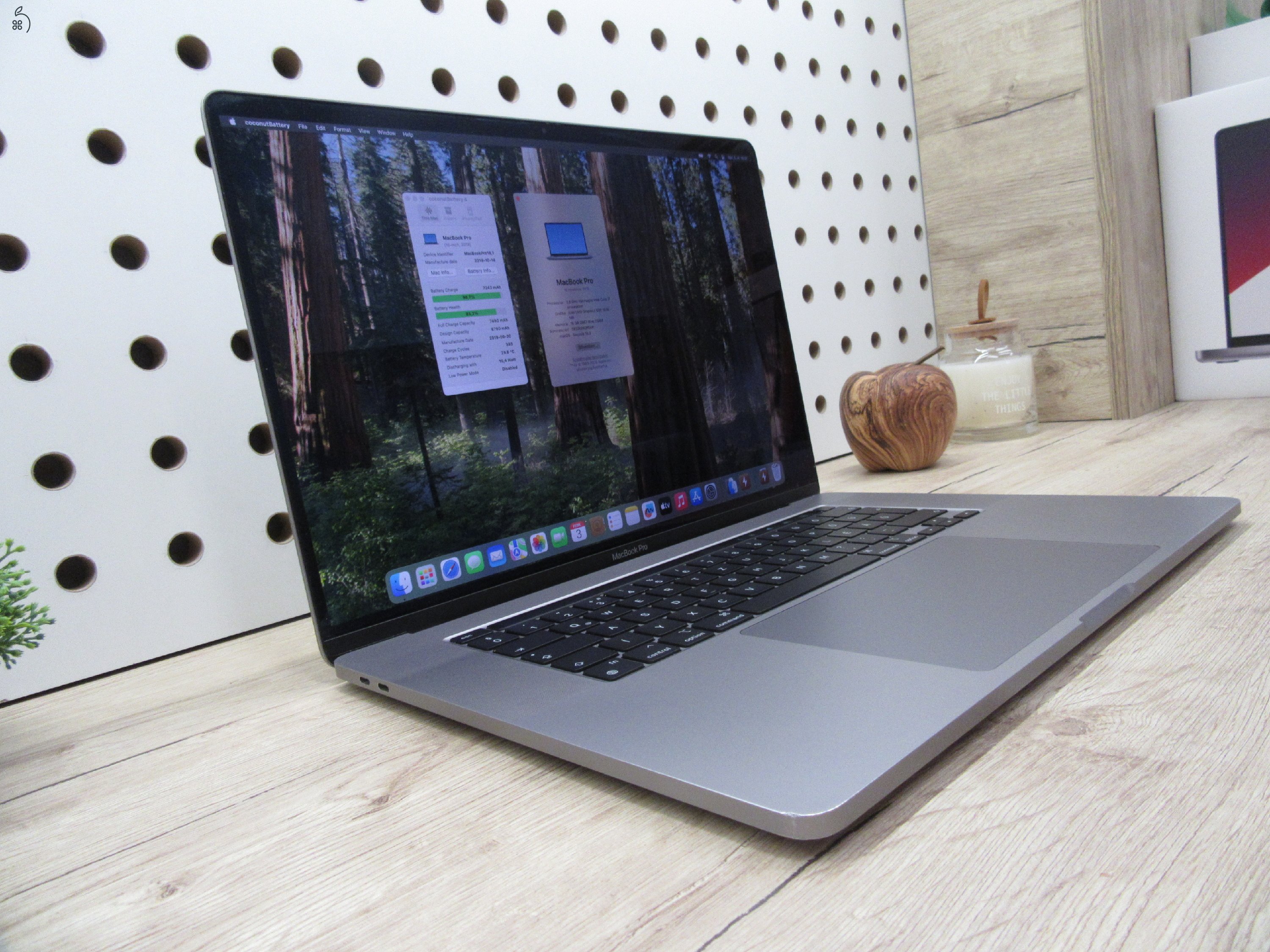 Apple Retina Macbook Pro 16 - 2019 - Használt, megkímélt