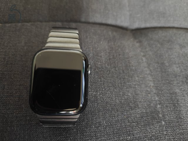 Apple Watch S7, 45MM Midnight, Karc a kijelzon