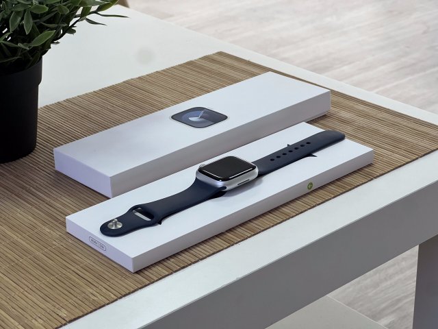 Hibátlan Apple Watch S9 Silver 41MM 2 ÉV Garanciával Számlával