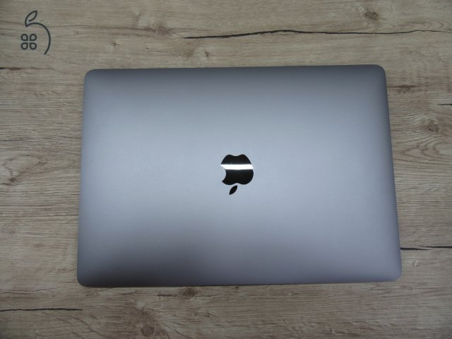 Apple Retina Macbook Pro 13 Touchbar - 2019 - Használt, megkímélt