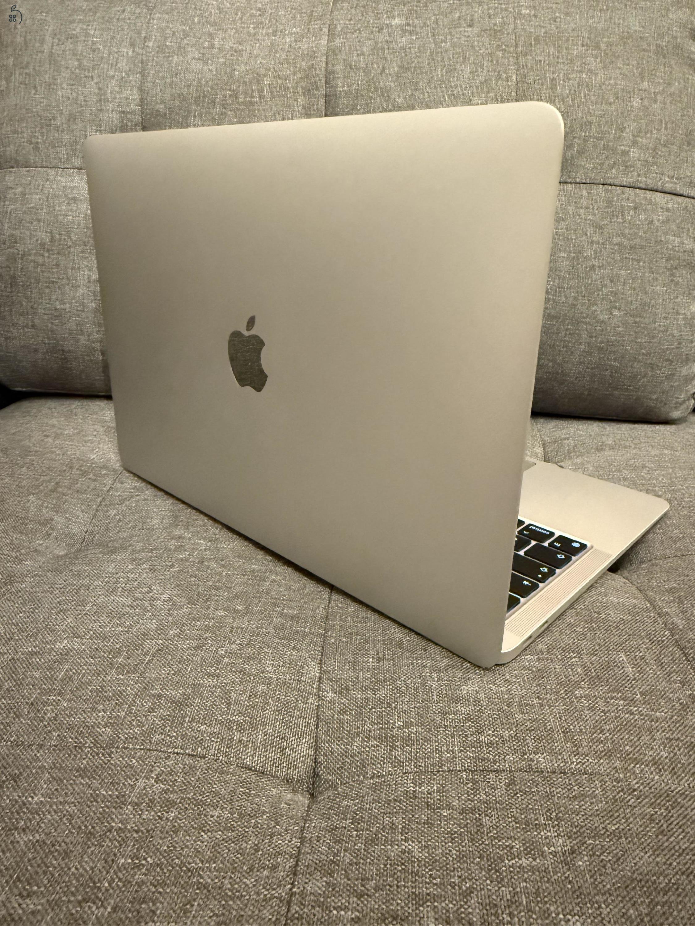 Apple MacBook Air M1 Silver (8GB RAM, 256GB SSD, 100% akku, 2023 gyártás)