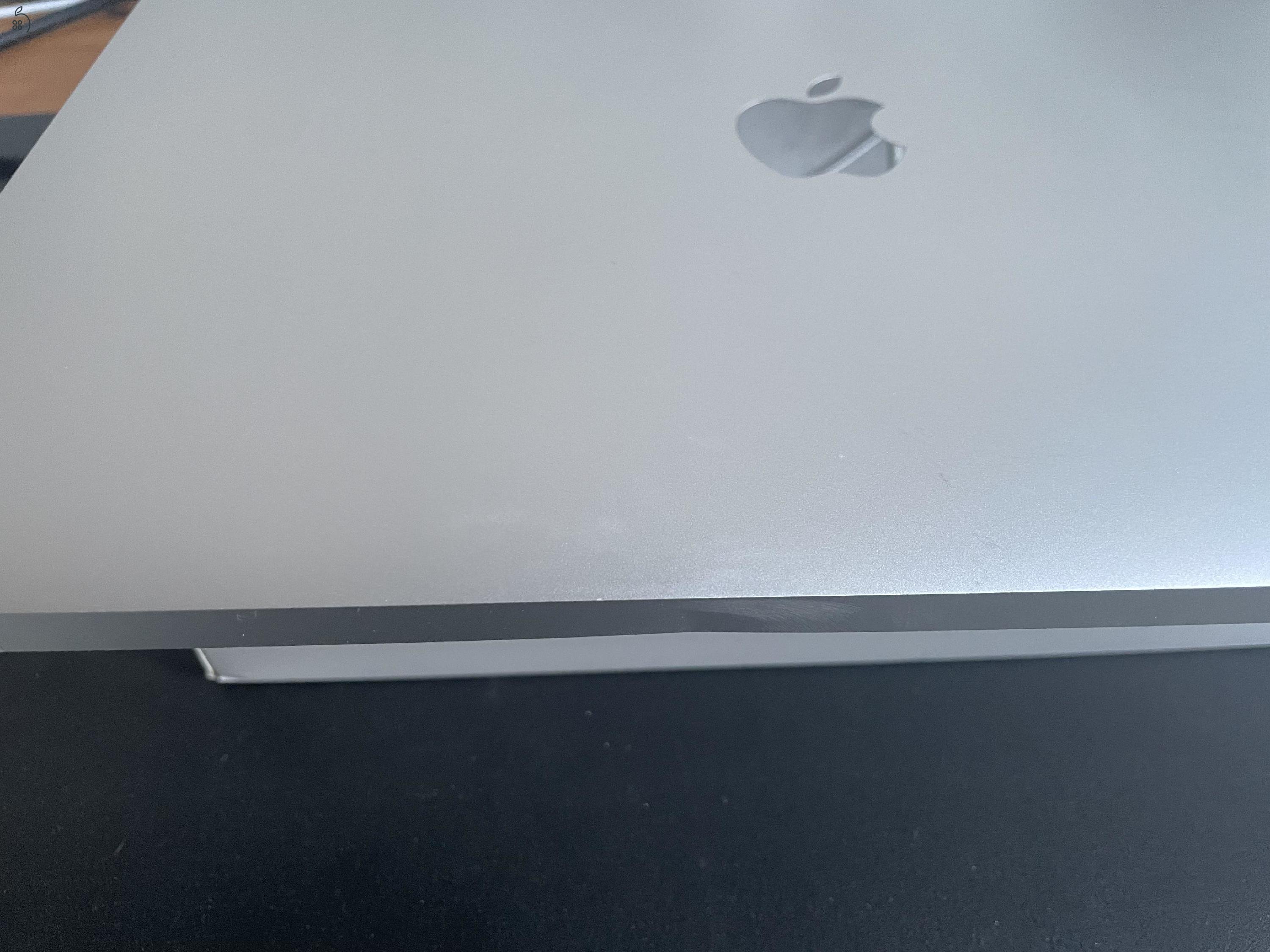 2020 Macbook M1 Air 13