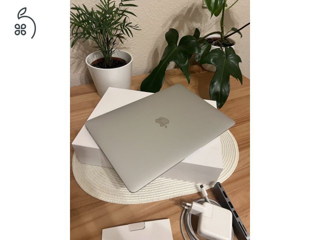 Apple MacBook Air M1 13,3 8GB/256GB SSD + Ajándék Ugreen USB-C HUB