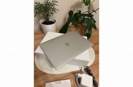 Apple MacBook Air M1 13,3 8GB/256GB SSD + Ajándék Ugreen USB-C HUB