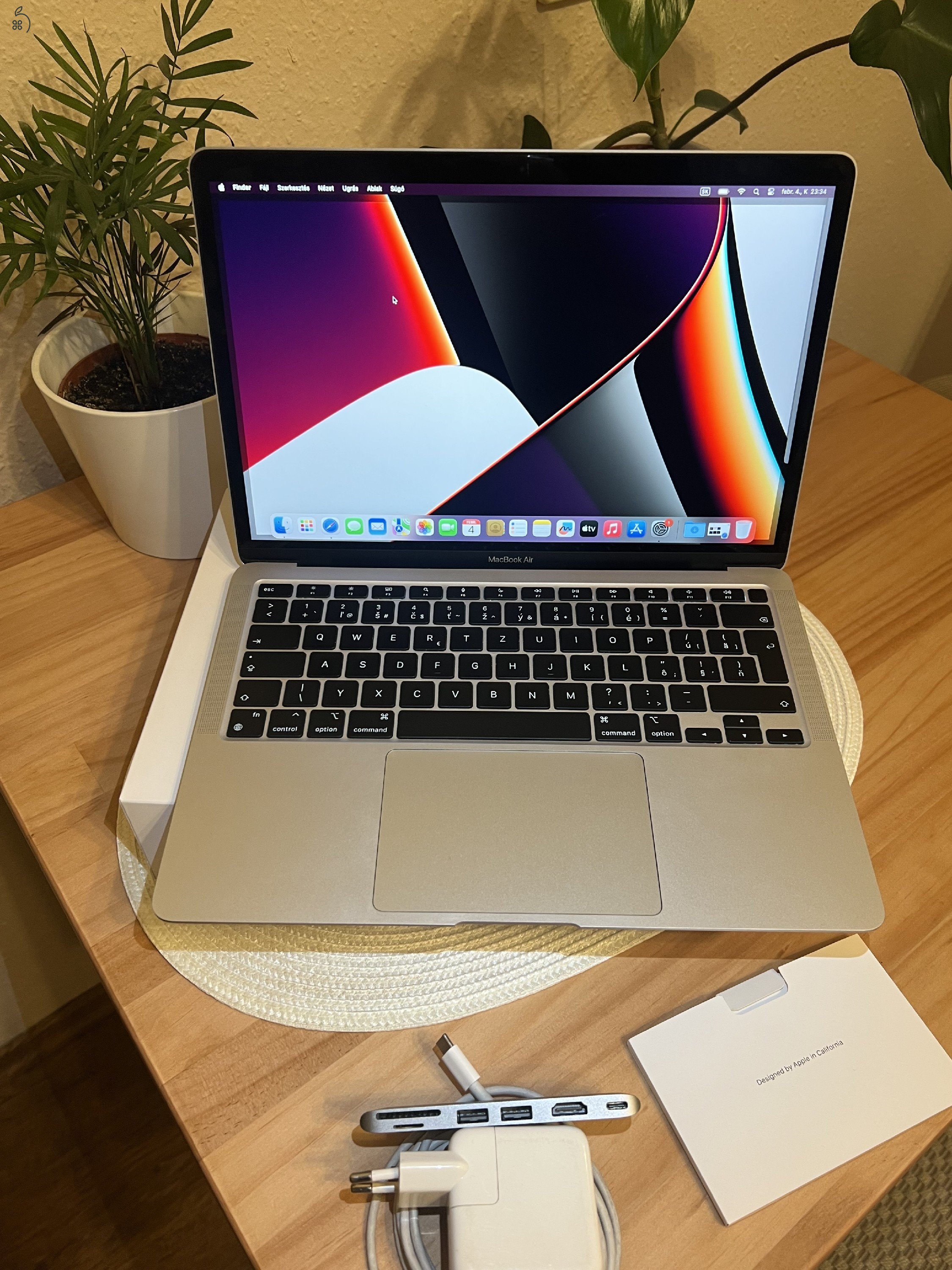 Apple MacBook Air M1 13,3 8GB/256GB SSD + Ajándék Ugreen USB-C HUB