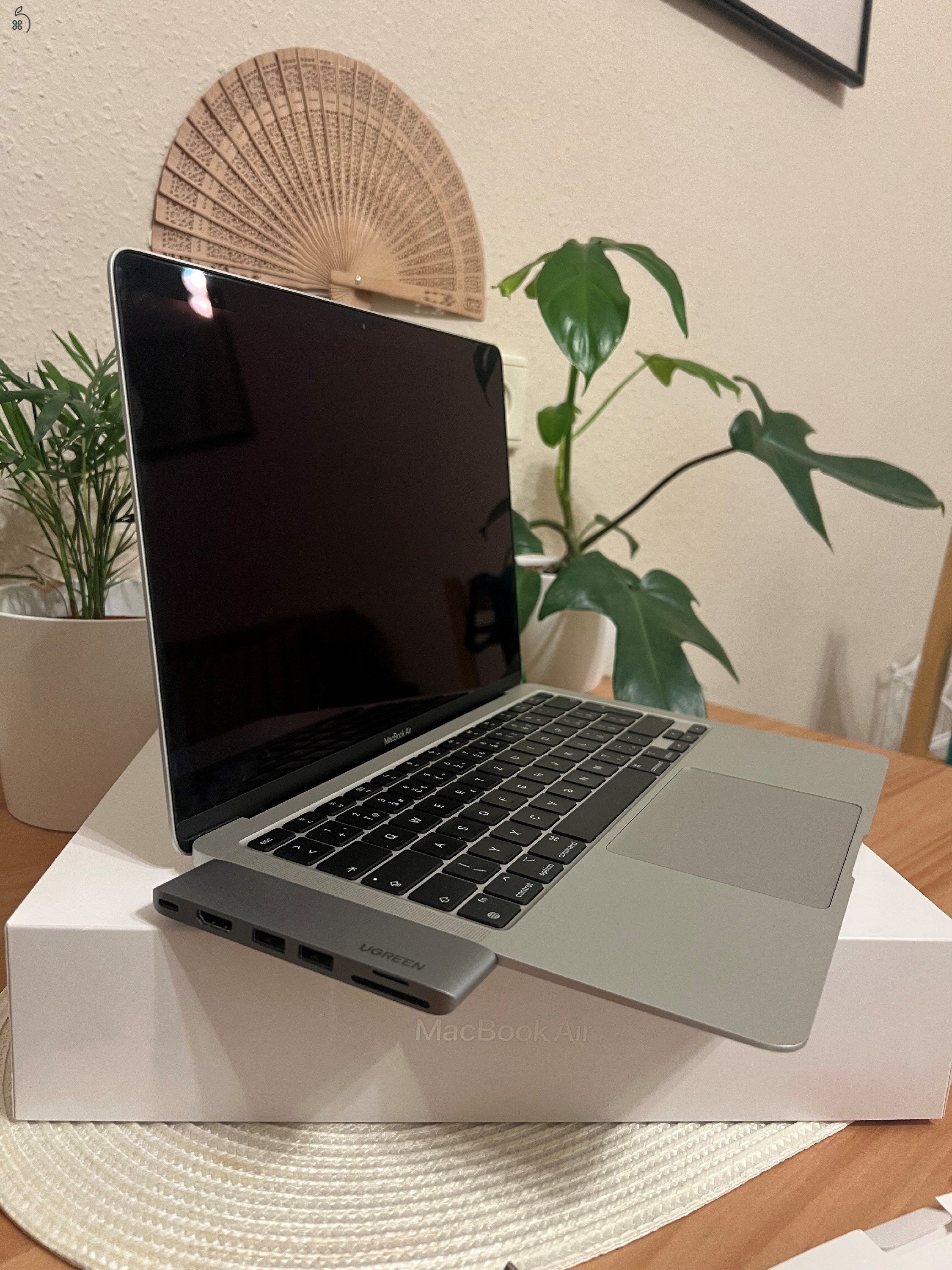 Apple MacBook Air M1 13,3 8GB/256GB SSD + Ajándék Ugreen USB-C HUB