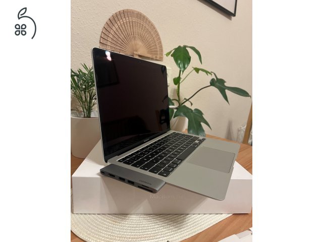 Apple MacBook Air M1 13,3 8GB/256GB SSD + Ajándék Ugreen USB-C HUB