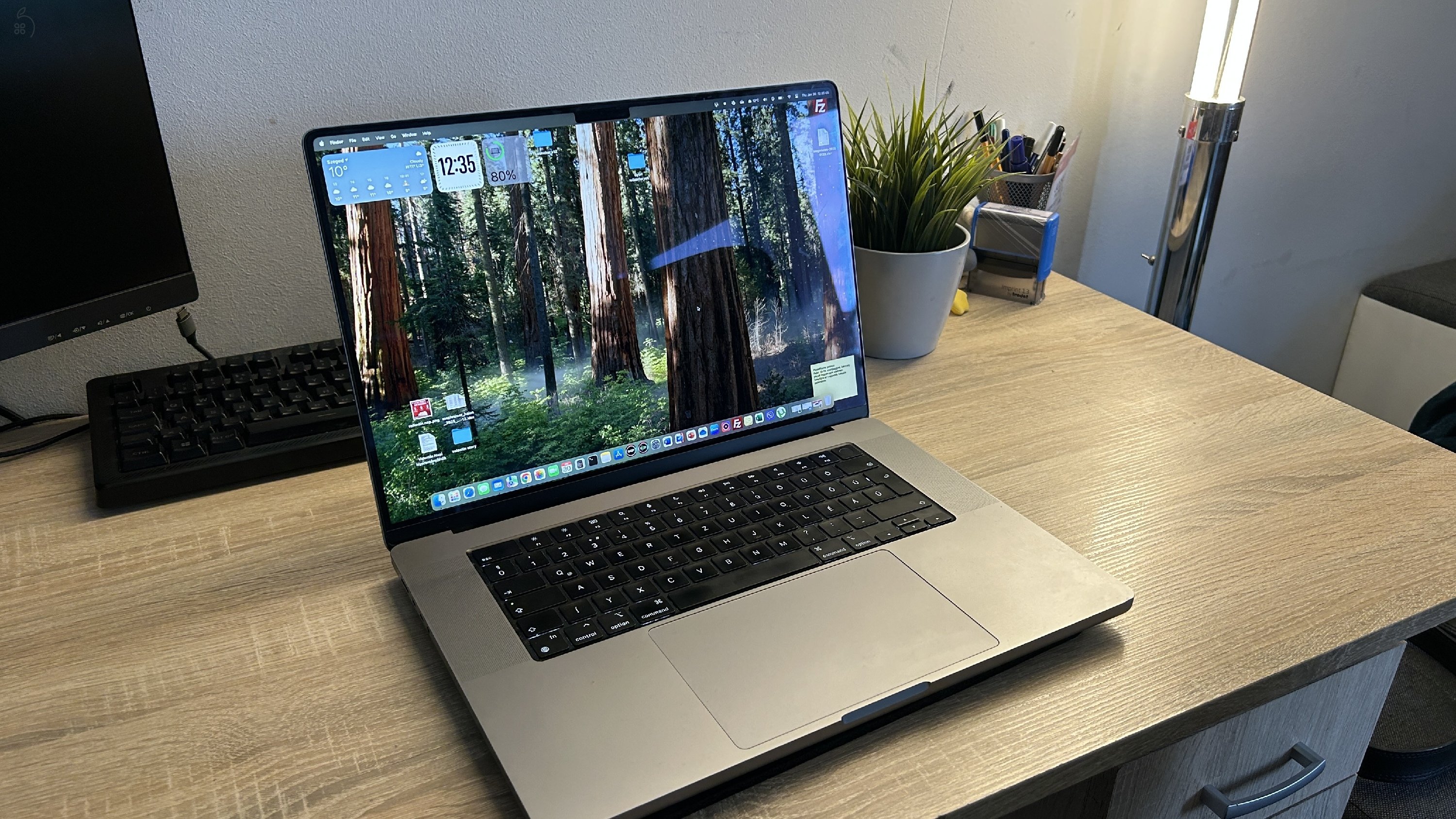 Eladó MacBook Pro 16” (2021, M1 Pro, 16GB RAM, 512GB SSD, Liquid Retina XDR kijelzővel)