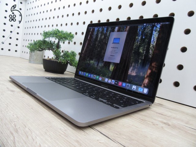 Apple Macbook Pro 13 M1 Touchbar - 2020 - Használt, megkímélt