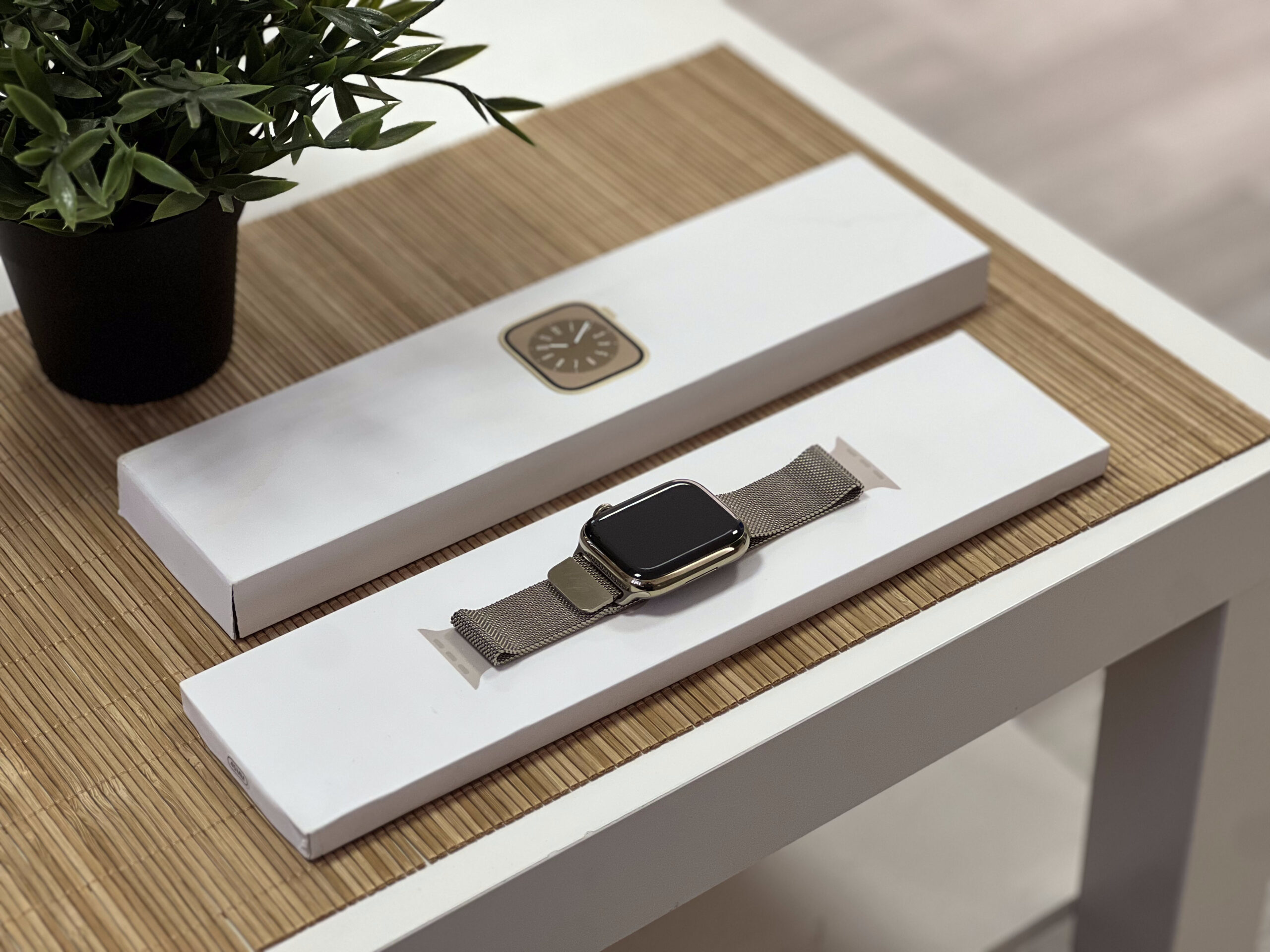 Hibátlan Apple Watch S8 Gold Stainless Steel CEL 45MM 2 ÉV Garanciával Számlával