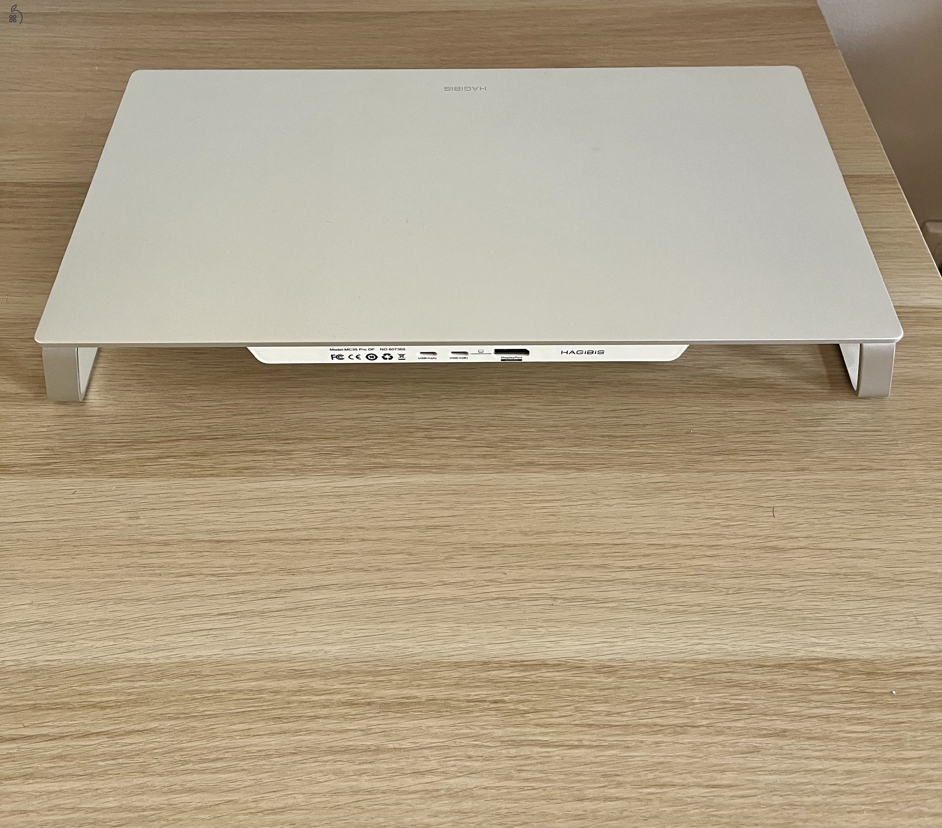 Hagibis USB-C hub monitor állvány 2x1TB SSD-vel