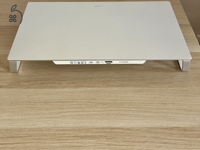 Hagibis USB-C hub monitor állvány 2x1TB SSD-vel