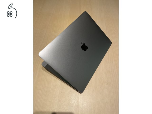 Macbook Air Retina M1 + Satechi billentyűzet és usb hub