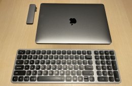 Macbook Air Retina M1 + Satechi billentyűzet és usb hub