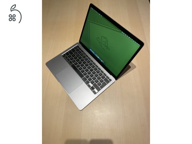 Macbook Air Retina M1 + Satechi billentyűzet és usb hub