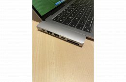 Macbook Air Retina M1 + Satechi billentyűzet és usb hub