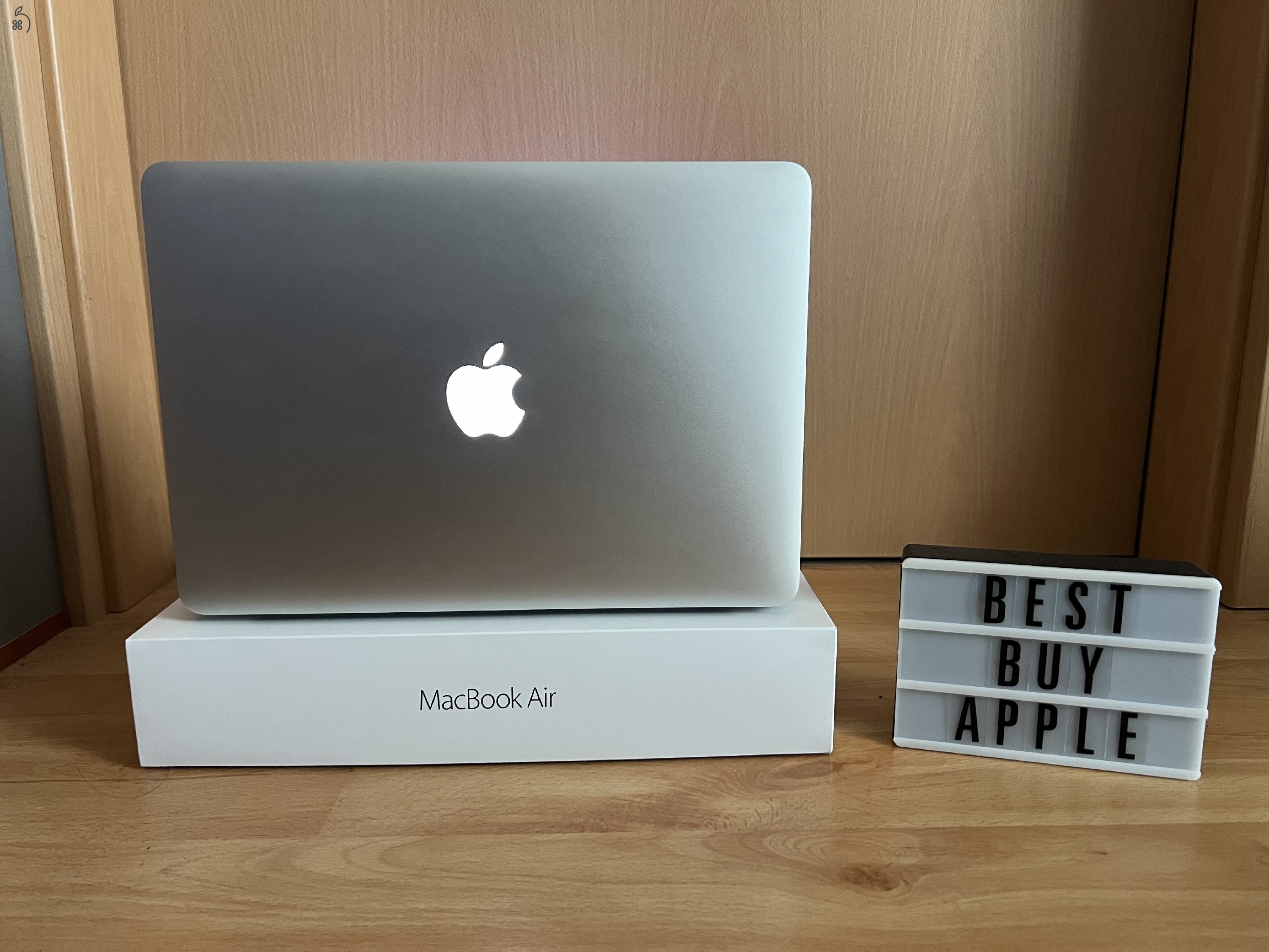 2017 MacBook Air 13 / i5 / 8GB / 128GB SSD / Magyar / 96% Aksi / Korrekt Áron Eladó ! ! !