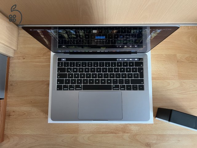 2019 MacBook Pro 13 TB / i5 2.4 GHz / 8GB / 256GB SSD / Magyar / Space Gray / Új Aksival ! ! !