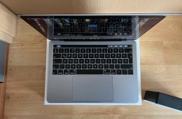 2019 MacBook Pro 13 TB / i5 2.4 GHz / 8GB / 256GB SSD / Magyar / Space Gray / Új Aksival ! ! !