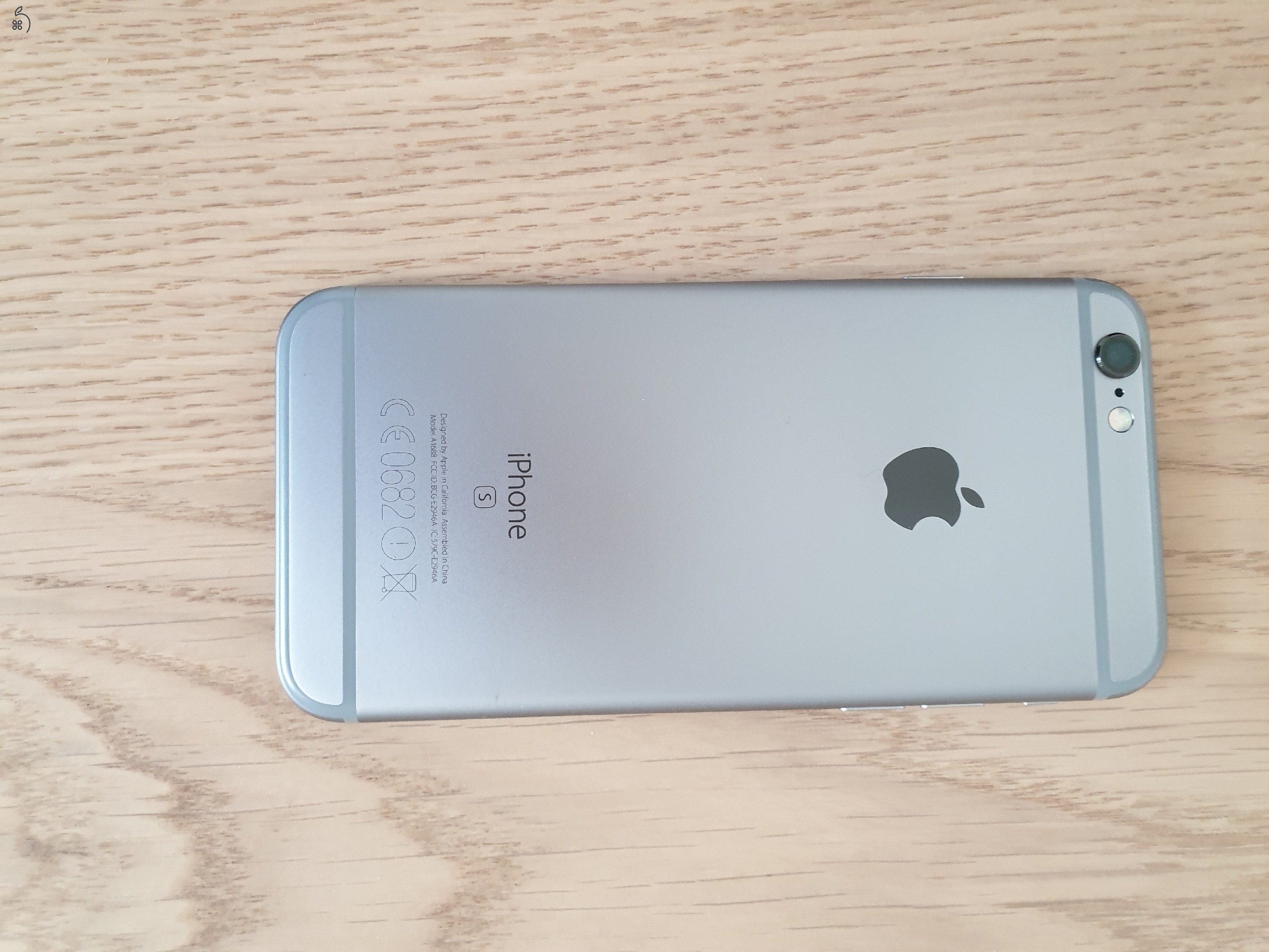 Eladó egy megkímélt iPhone 6S 32GB Space Grey mobiltelefon 