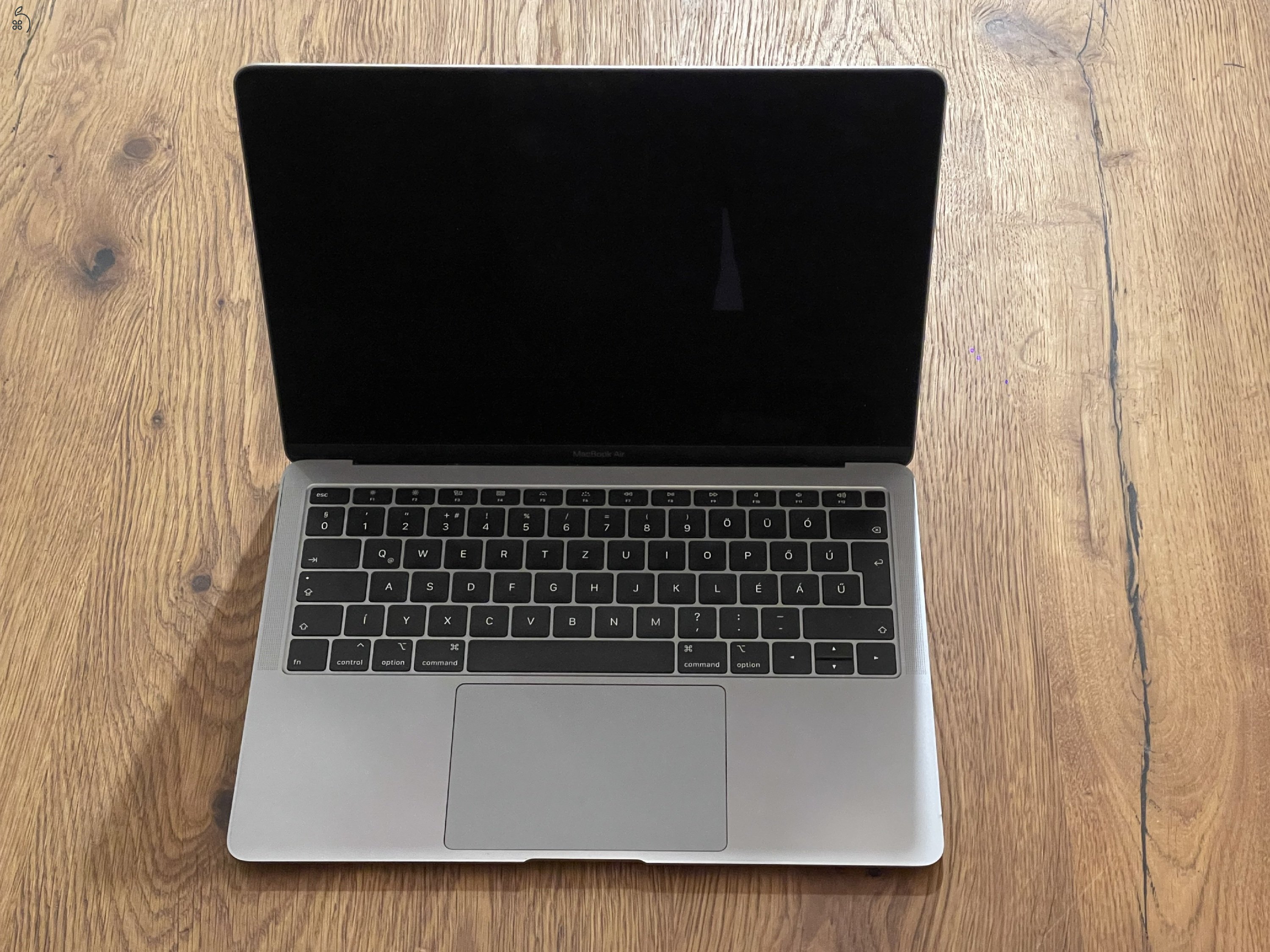 Macbook Air 13” 2018 + billentyűzet + usb-c hub