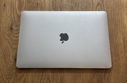 Macbook Air 13” 2018 + billentyűzet + usb-c hub