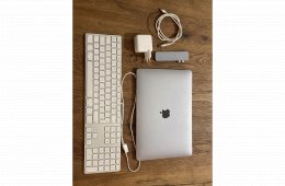 Macbook Air 13” 2018 + billentyűzet + usb-c hub