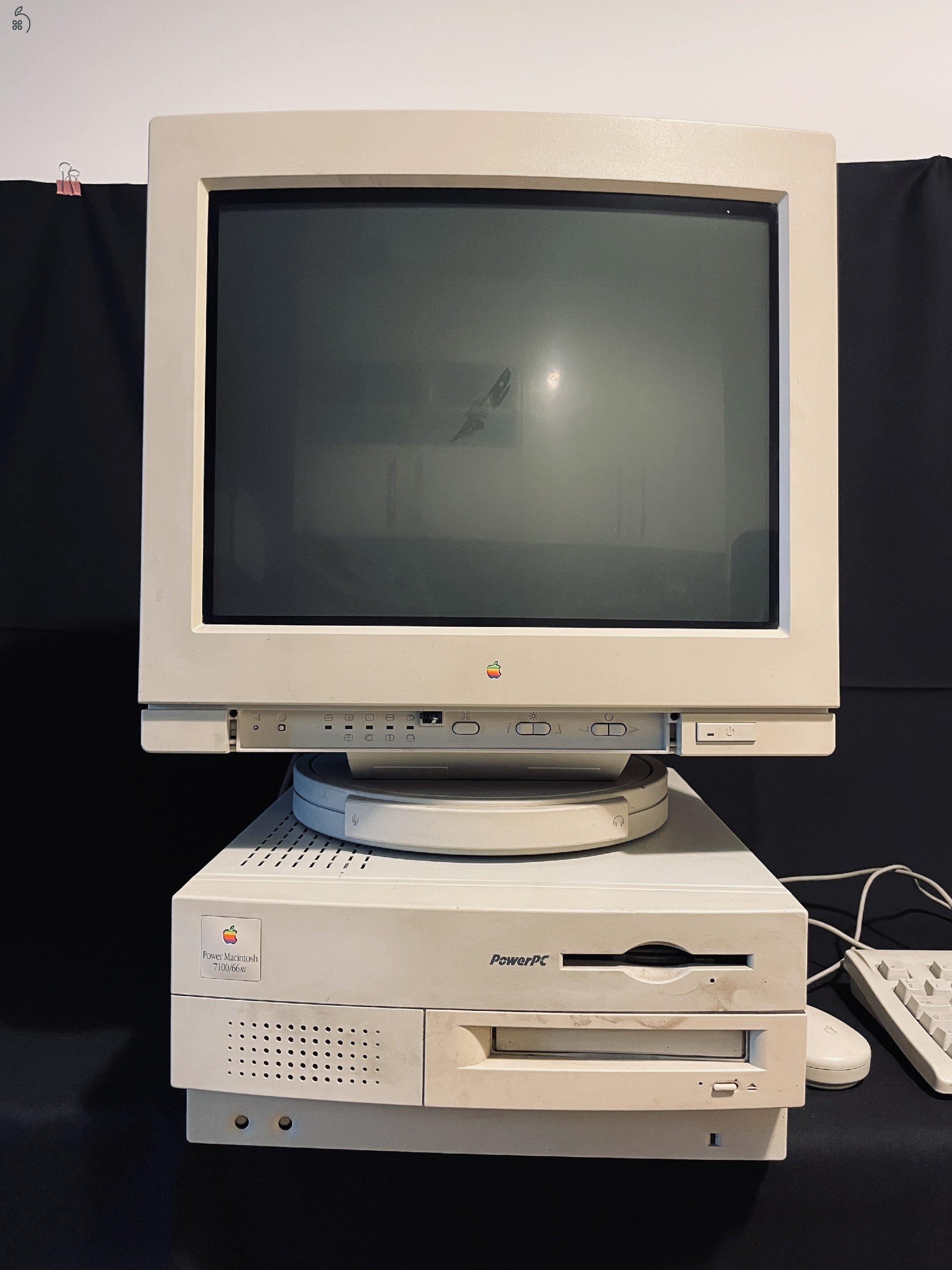 Power Macintosh7100/66av + apple multiple scan display 17