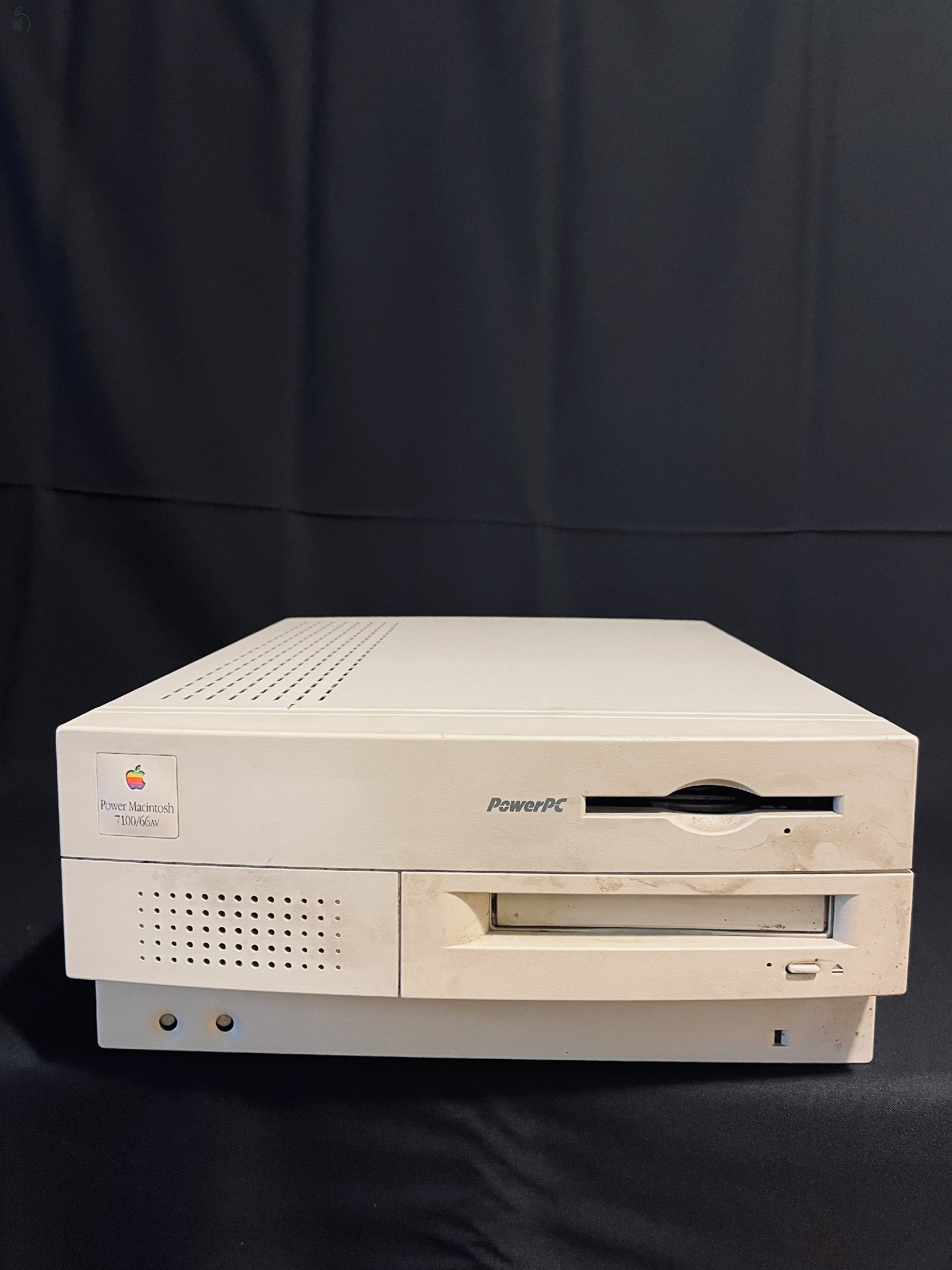 Power Macintosh7100/66av + apple multiple scan display 17