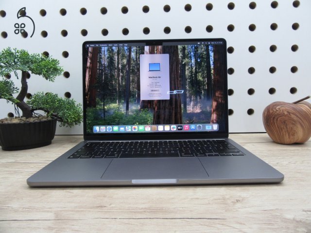 Apple Macbook Air 13 M2 - 2022 - Használt, karcmentes