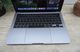 Apple Macbook Air 13 M2 - 2022 - Használt, karcmentes