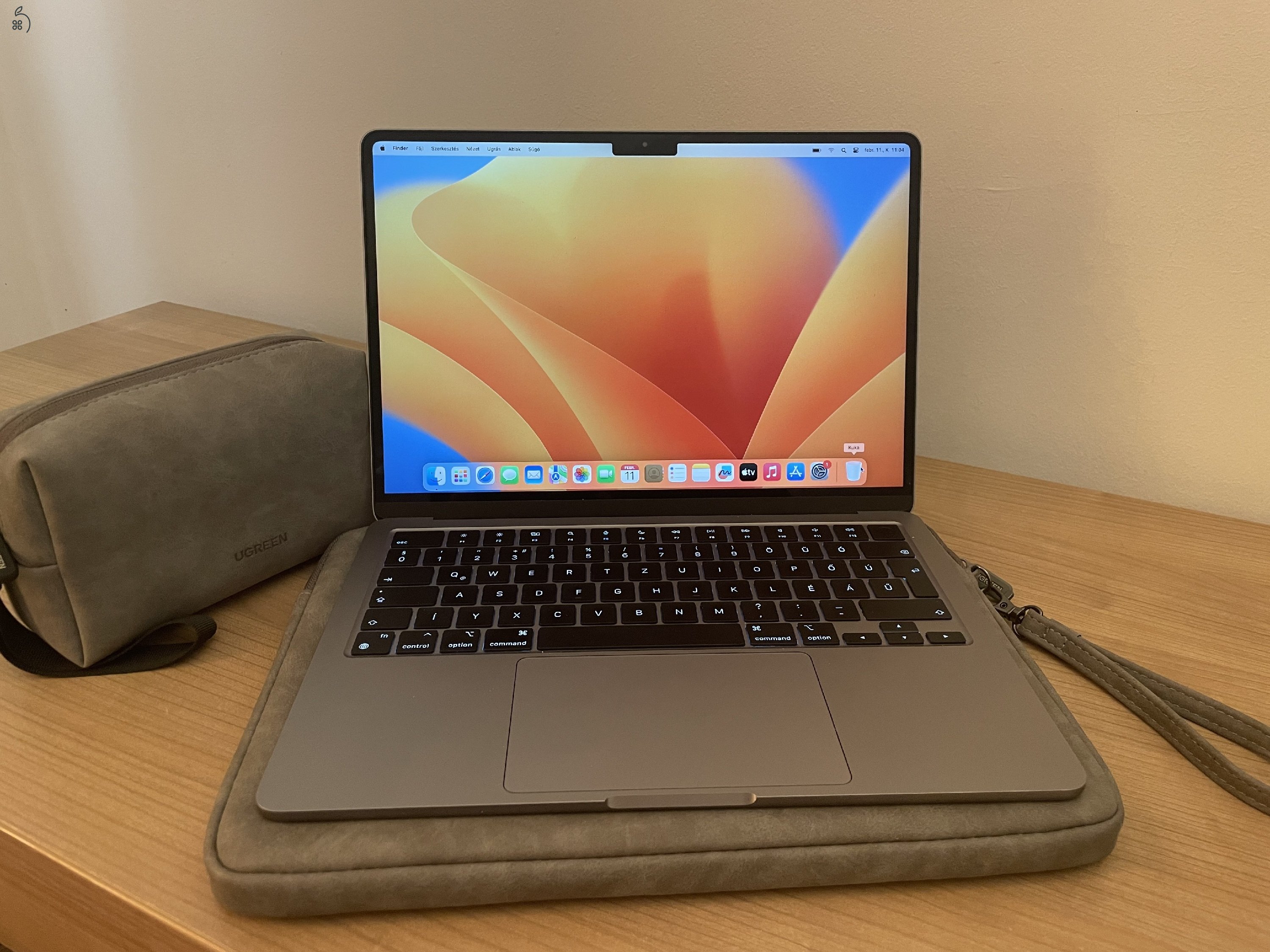 Macbook Air 13” M2 asztroszürke