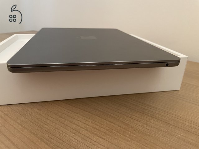 Macbook Air 13” M2 asztroszürke