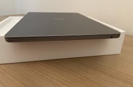 Macbook Air 13” M2 asztroszürke