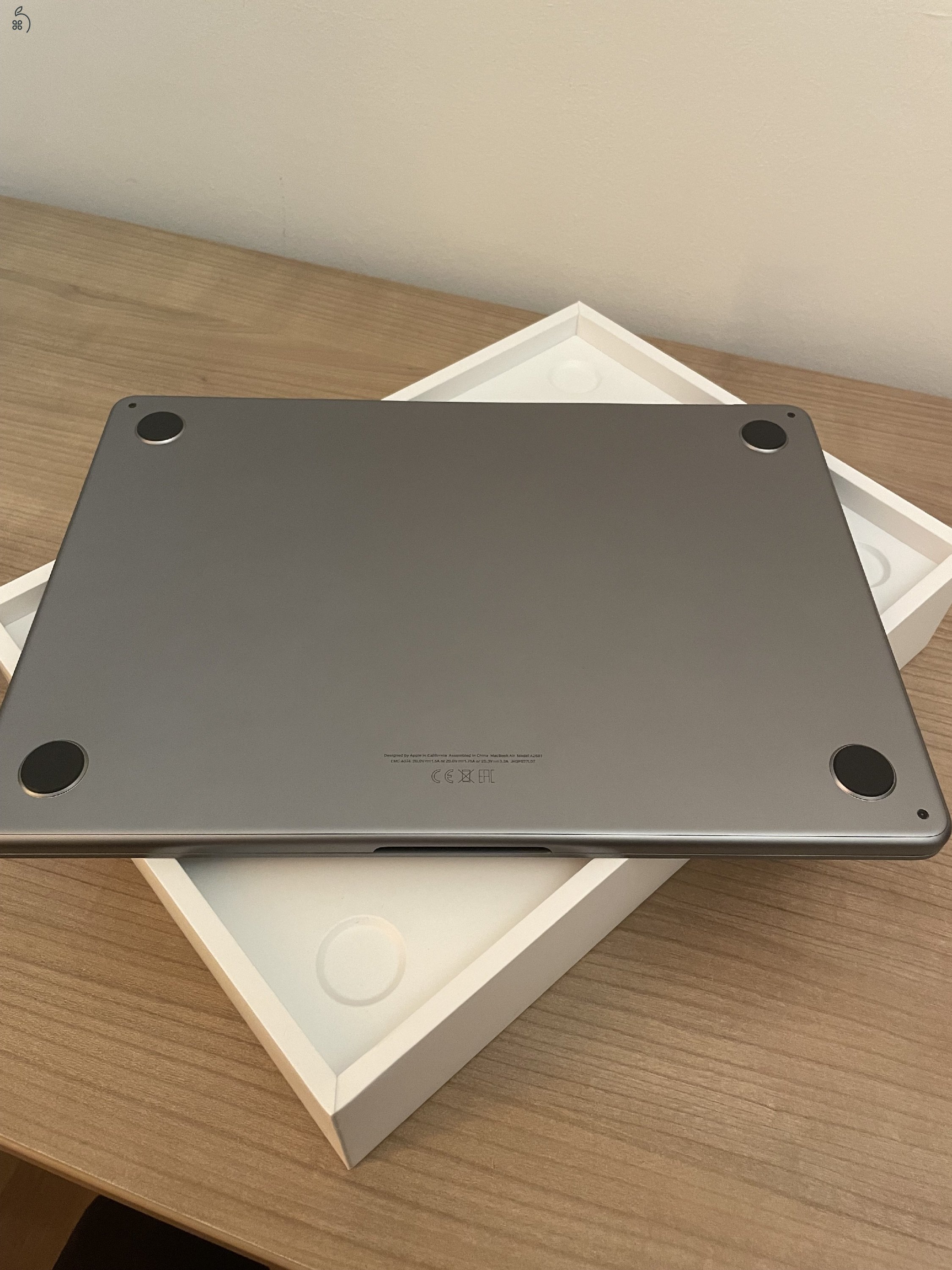 Macbook Air 13” M2 asztroszürke