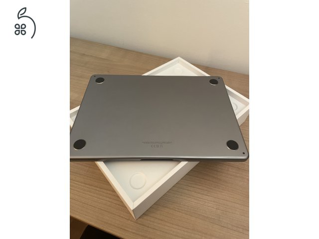 Macbook Air 13” M2 asztroszürke