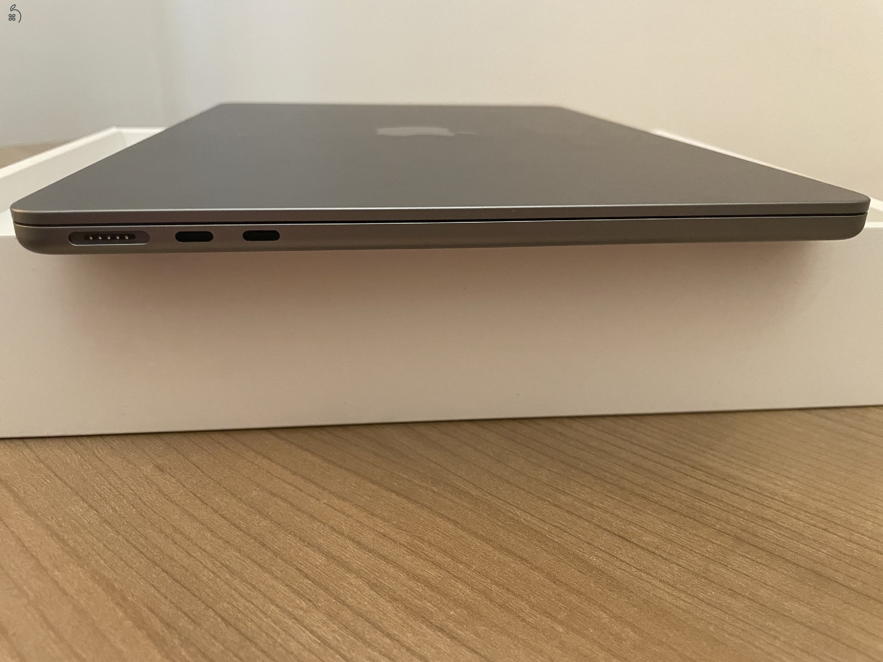 Macbook Air 13” M2 asztroszürke