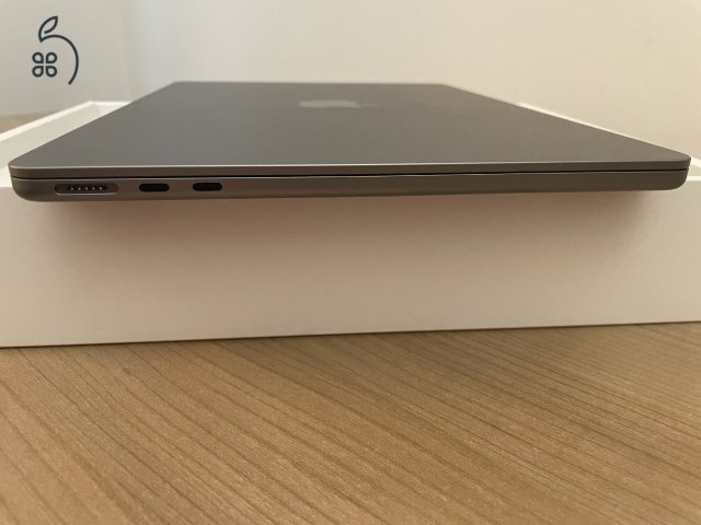 Macbook Air 13” M2 asztroszürke