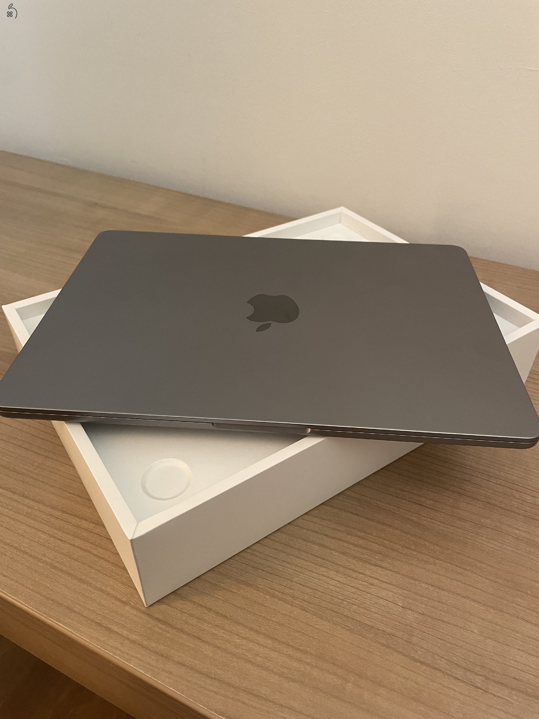 Macbook Air 13” M2 asztroszürke